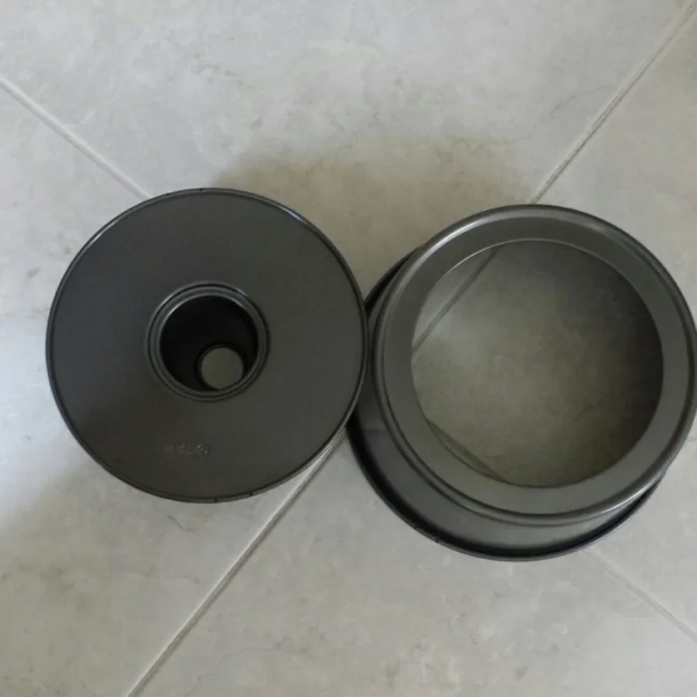 NWOT Wilton 2 piece nonstick Bundt pan